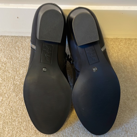 Ankle booties - Picture 3 of 3